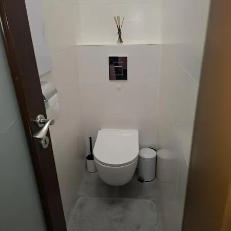Krasny 3 Izbovy Bratislava-lamac Apartment
